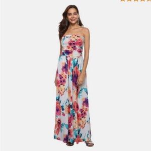 Sleevless floral dress.